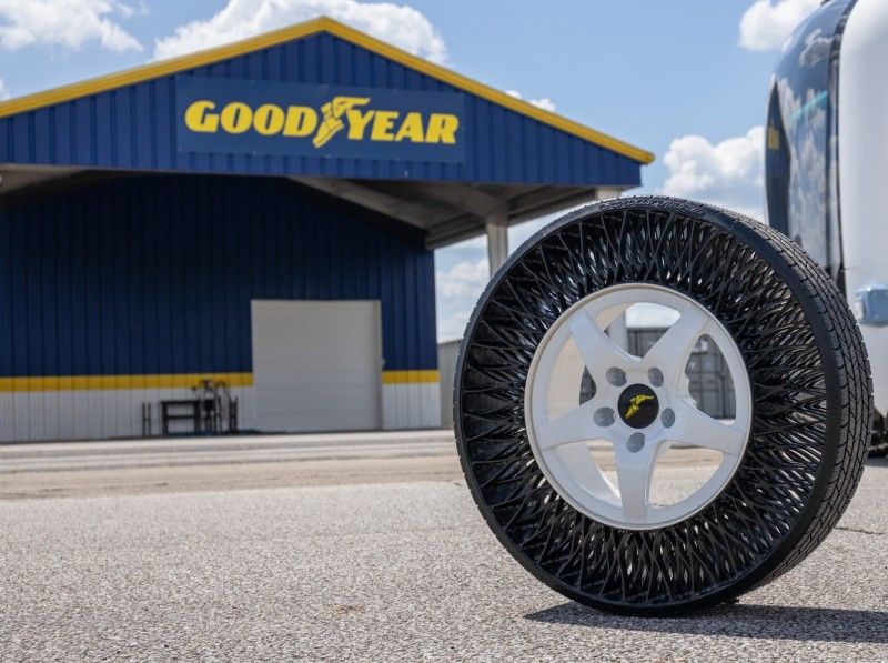 Goodyear вместе с Local Motors, Beep и транспортным управлением Джексонвилля тестирует безвоздушные шины для беспилотных автомобилей.